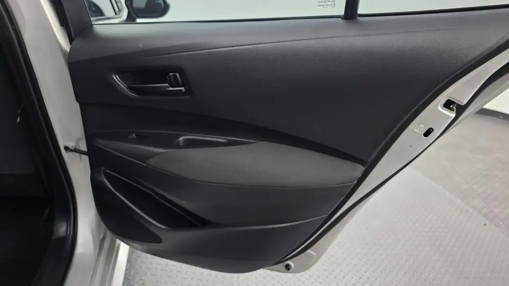 2025 TOYOTA COROLLA LE photo 18