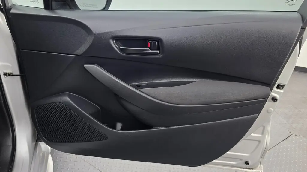 2025 TOYOTA COROLLA LE photo 21