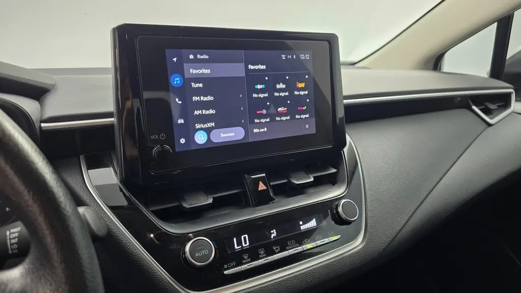 2025 TOYOTA COROLLA LE photo 27