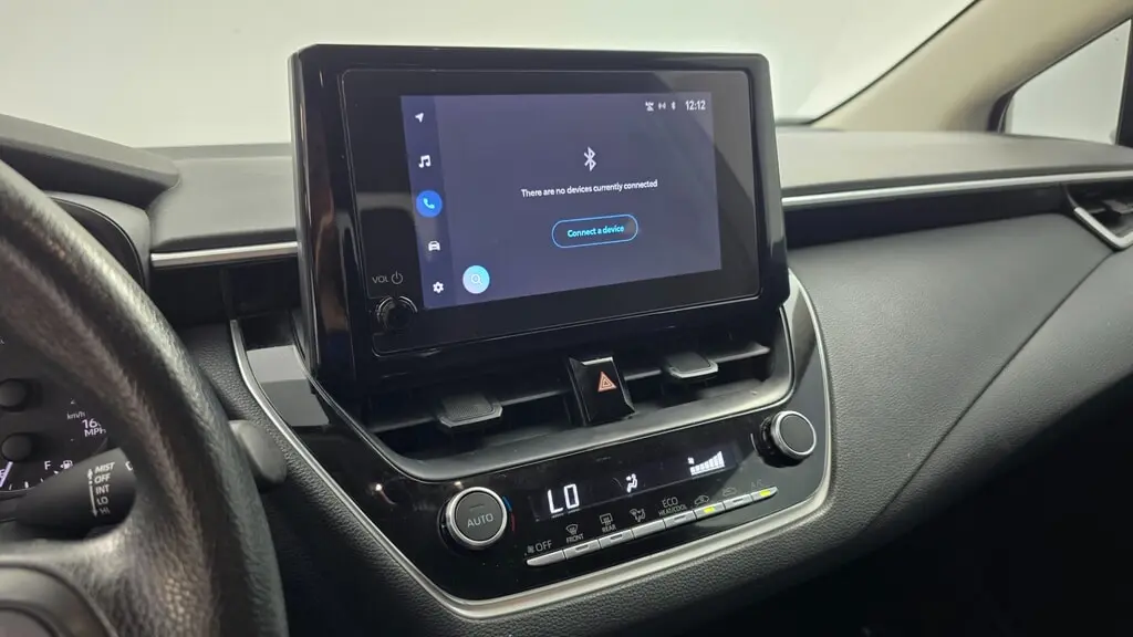 2025 TOYOTA COROLLA LE photo 28