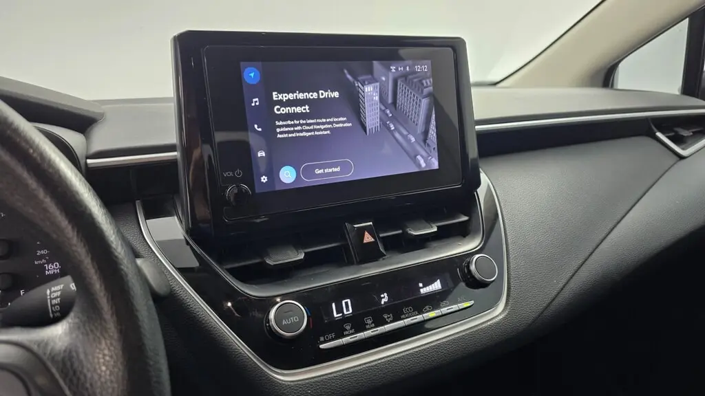 2025 TOYOTA COROLLA LE photo 29