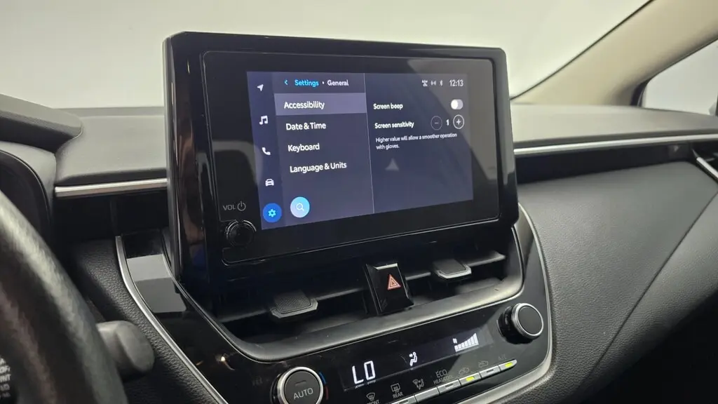 2025 TOYOTA COROLLA LE photo 31