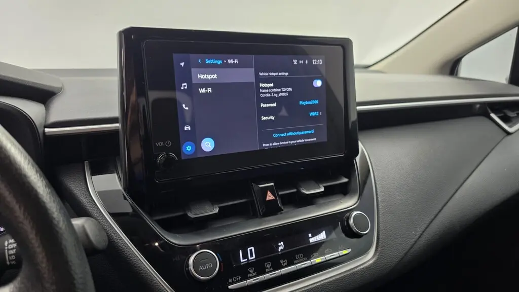 2025 TOYOTA COROLLA LE photo 32