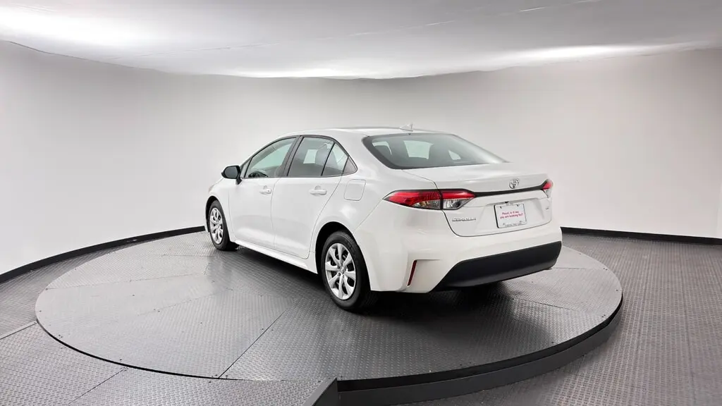 2024 TOYOTA COROLLA LE photo 5