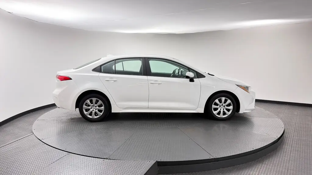 2024 TOYOTA COROLLA LE photo 8