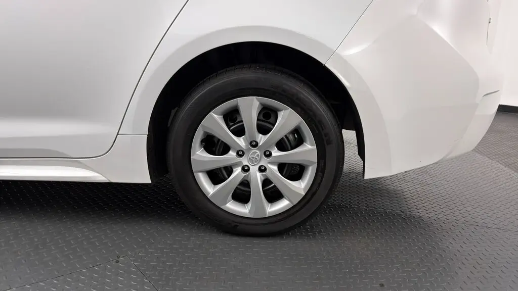 2024 TOYOTA COROLLA LE photo 33
