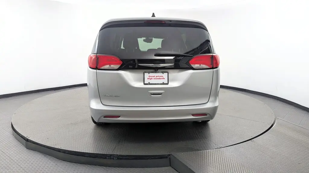 2023 CHRYSLER VOYAGER LX photo 6
