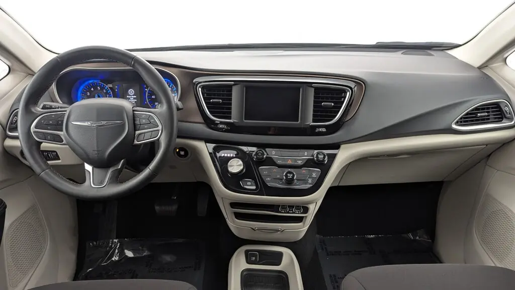 2023 CHRYSLER VOYAGER LX photo 22