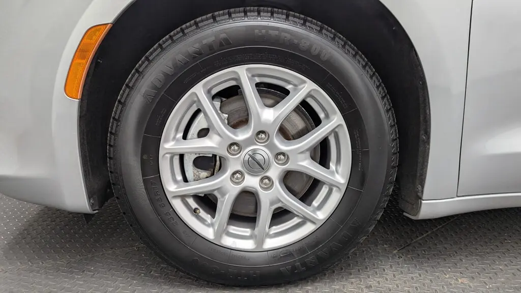 2023 CHRYSLER VOYAGER LX photo 27