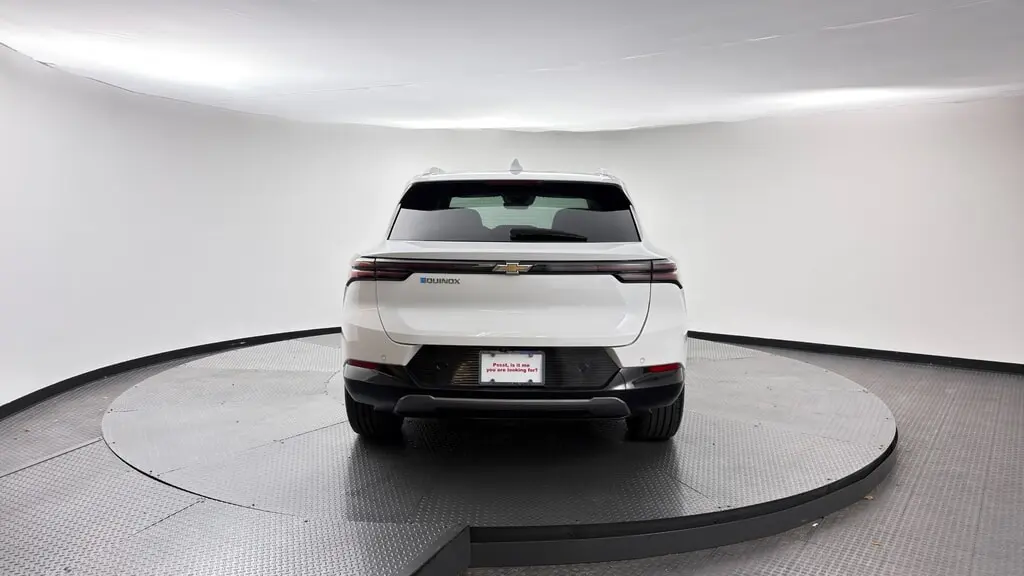 2024 CHEVROLET EQUINOX EV LT photo 6
