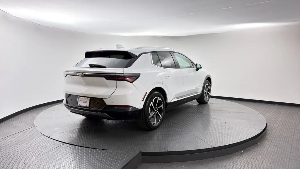 2024 CHEVROLET EQUINOX EV LT photo 7