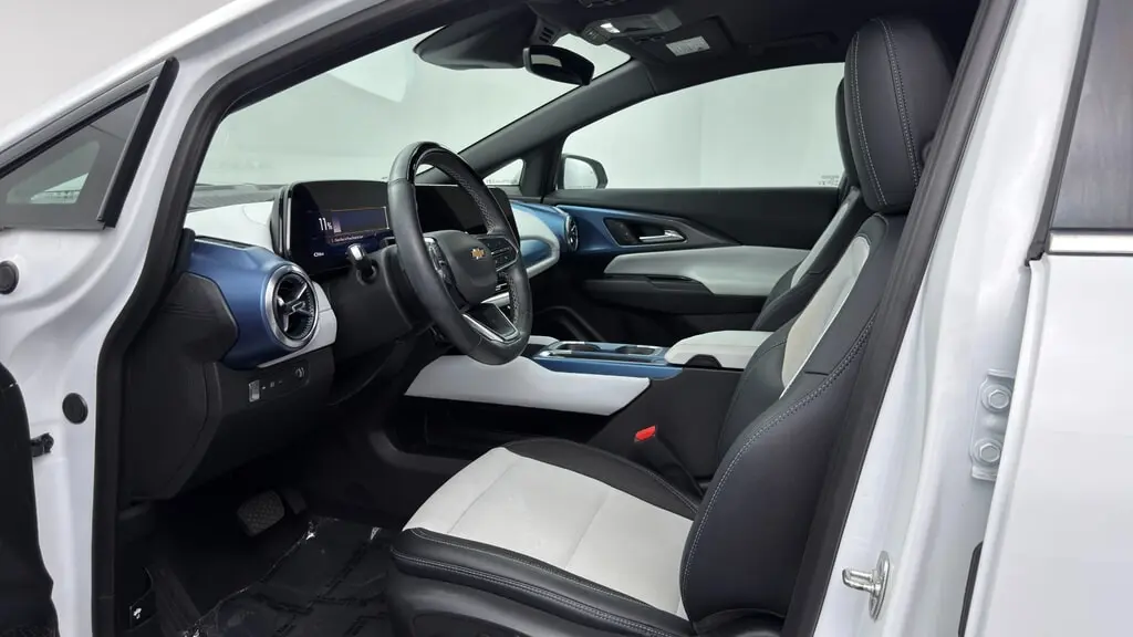 2024 CHEVROLET EQUINOX EV LT photo 13