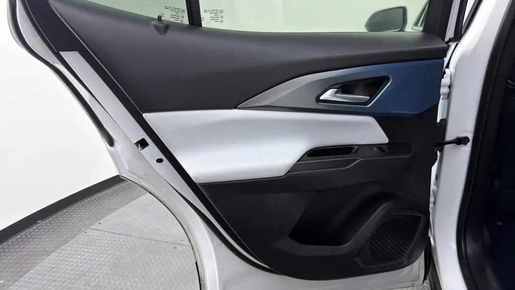 2024 CHEVROLET EQUINOX EV LT photo 15