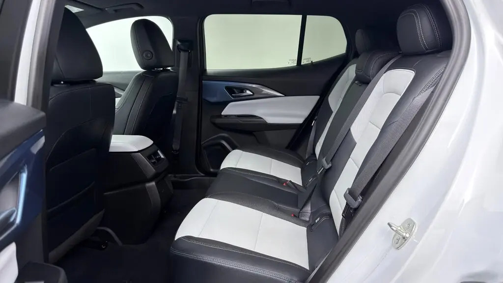 2024 CHEVROLET EQUINOX EV LT photo 16