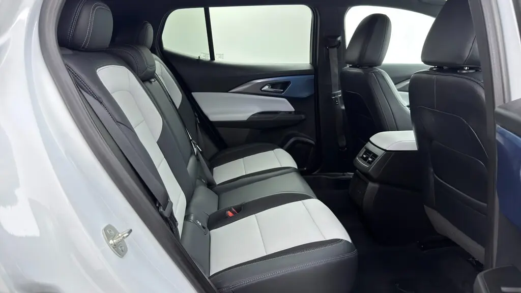 2024 CHEVROLET EQUINOX EV LT photo 18