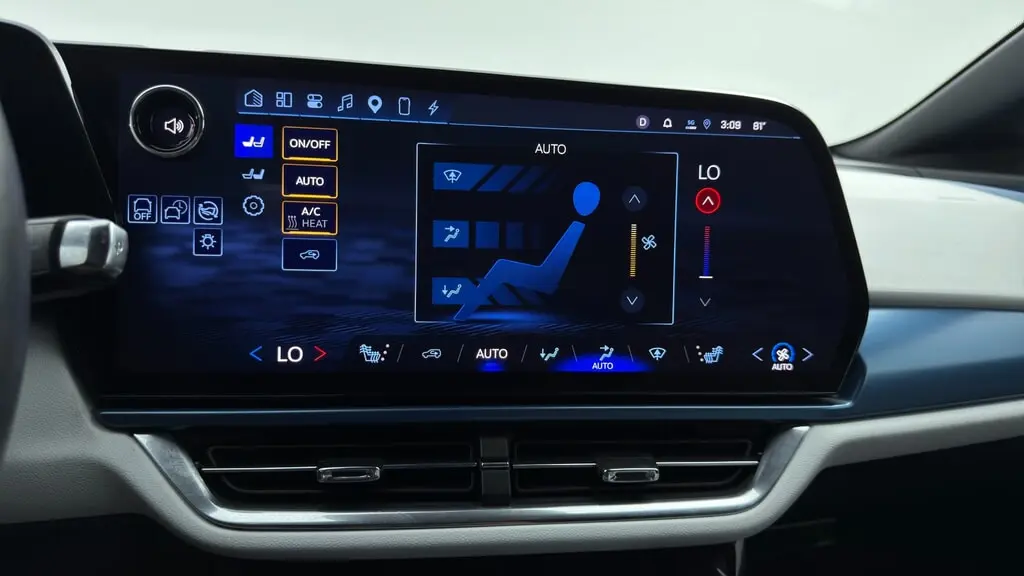 2024 CHEVROLET EQUINOX EV LT photo 35
