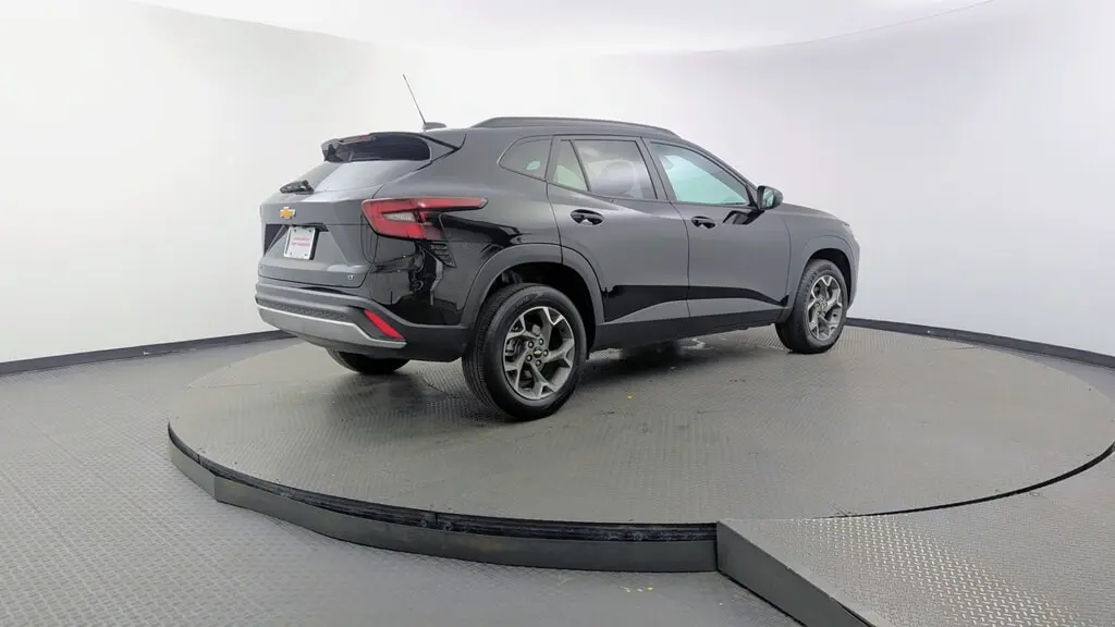 2025 CHEVROLET TRAX LT photo 7