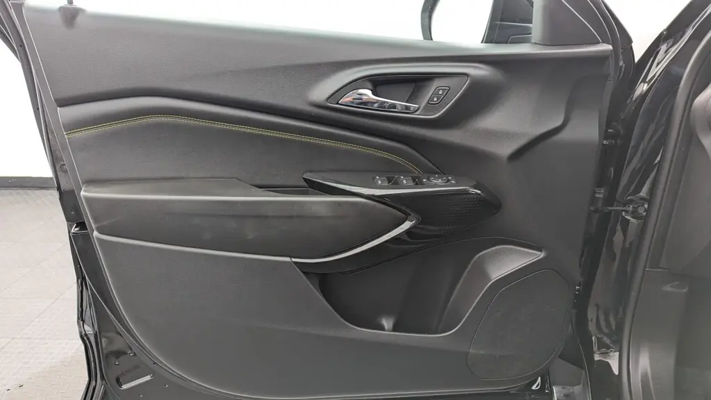 2025 CHEVROLET TRAX LT photo 12