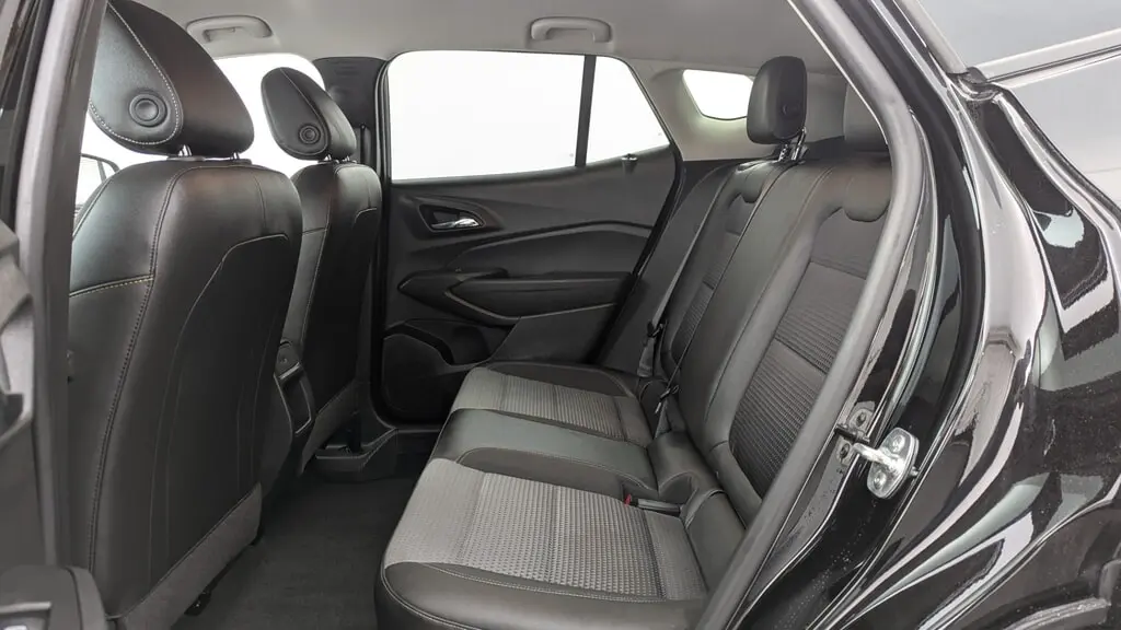 2025 CHEVROLET TRAX LT photo 17