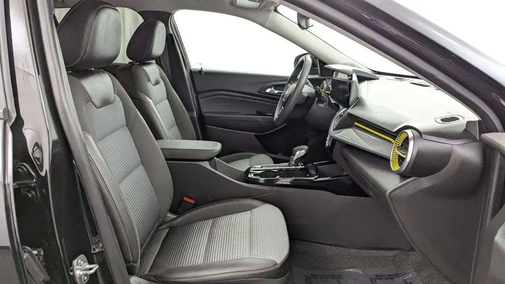 2025 CHEVROLET TRAX LT photo 22