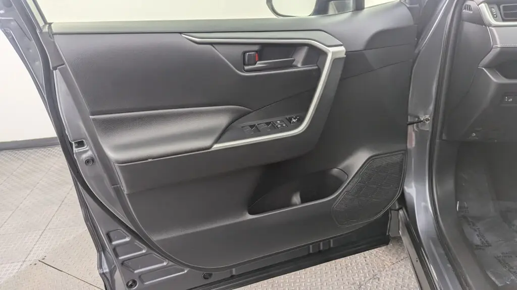 2022 TOYOTA RAV4 HYBRID LE photo 12