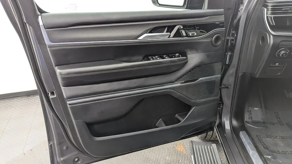 2024 JEEP GRAND WAGONEER L SERIES II OBSIDIAN photo 12