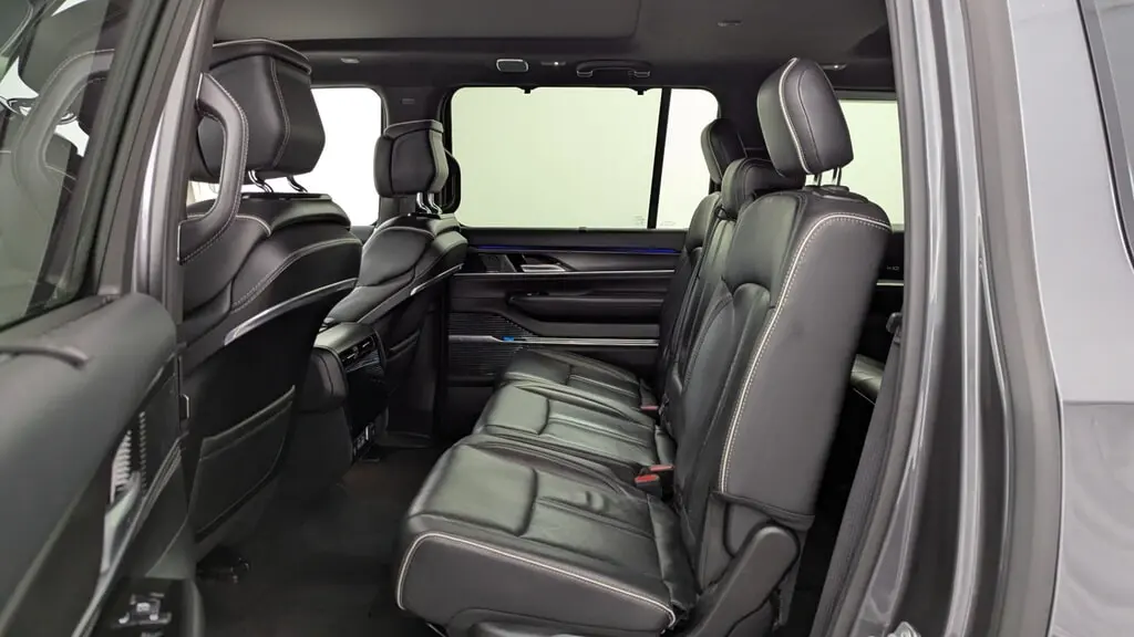 2024 JEEP GRAND WAGONEER L SERIES II OBSIDIAN photo 16