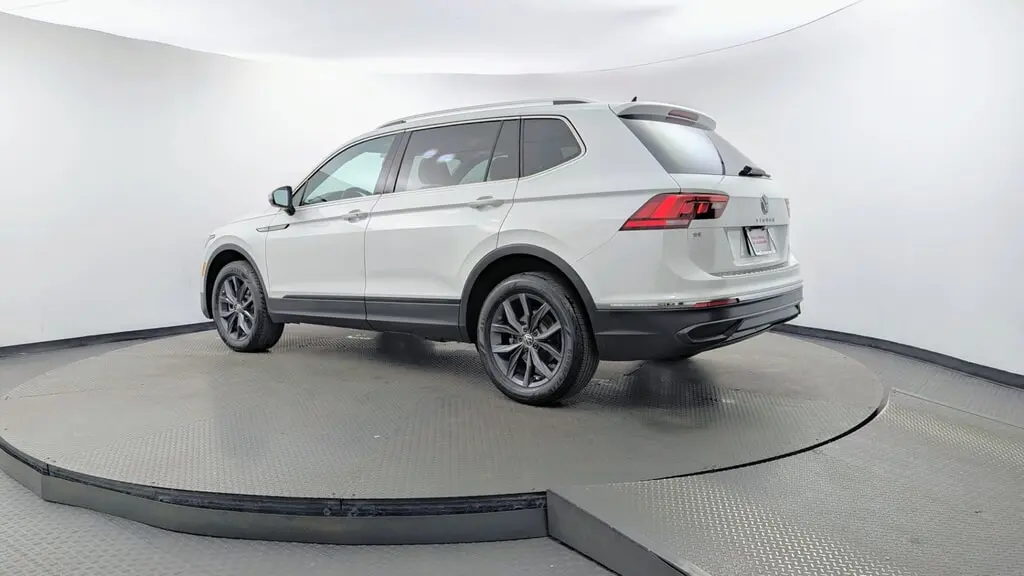 2023 VOLKSWAGEN TIGUAN SE photo 5