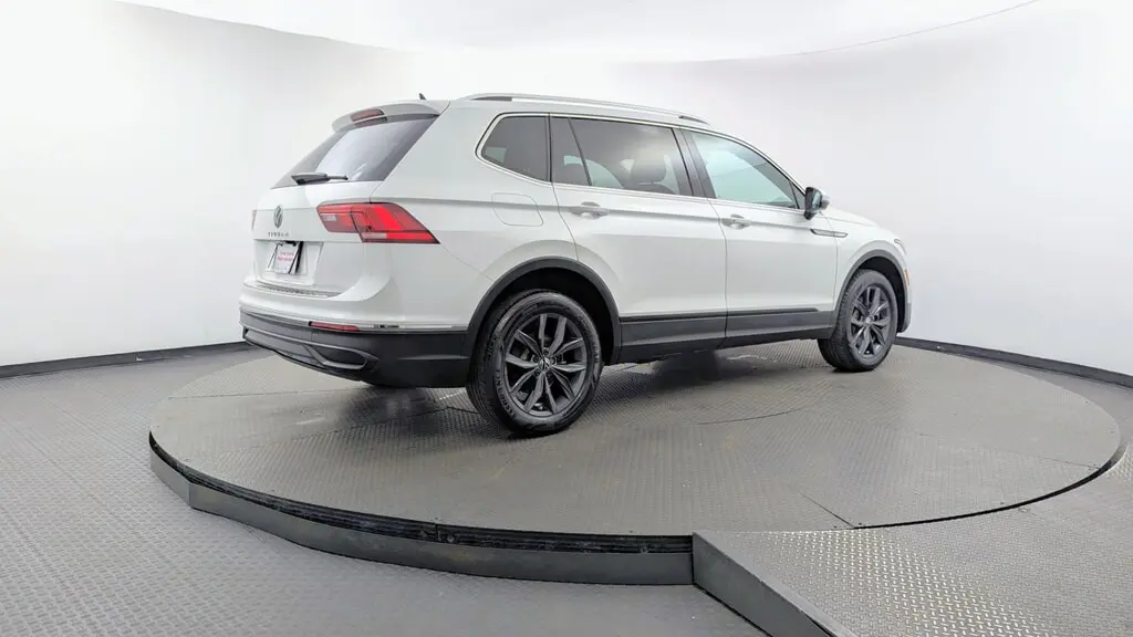 2023 VOLKSWAGEN TIGUAN SE photo 7