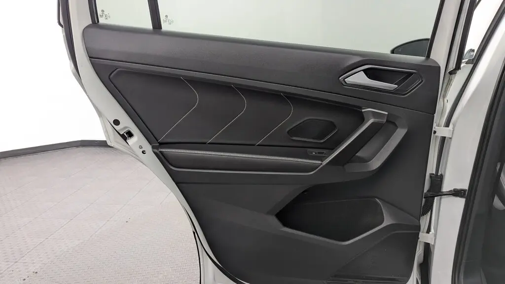 2023 VOLKSWAGEN TIGUAN SE photo 15