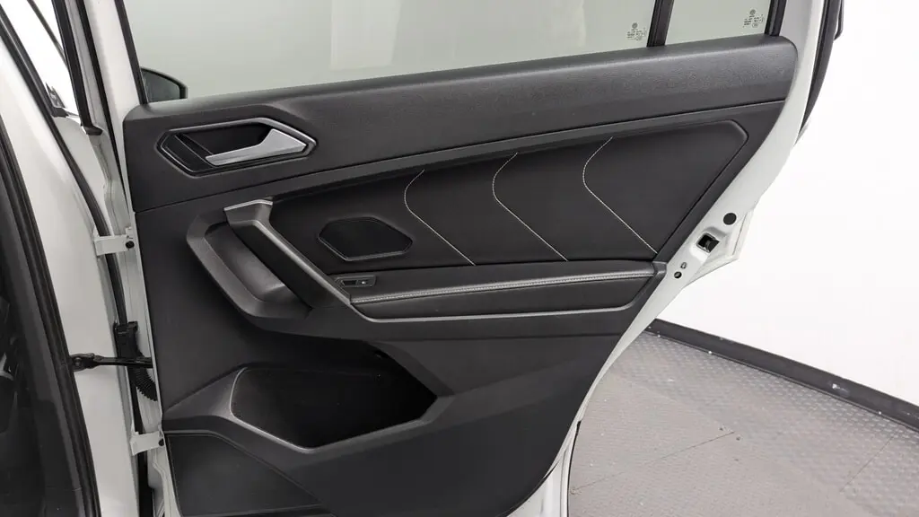 2023 VOLKSWAGEN TIGUAN SE photo 21