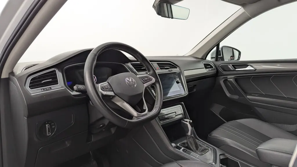 2023 VOLKSWAGEN TIGUAN SE photo 25