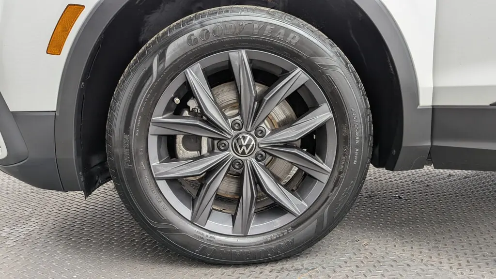 2023 VOLKSWAGEN TIGUAN SE photo 31