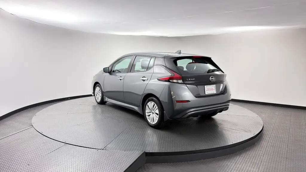 2025 NISSAN LEAF S photo 5