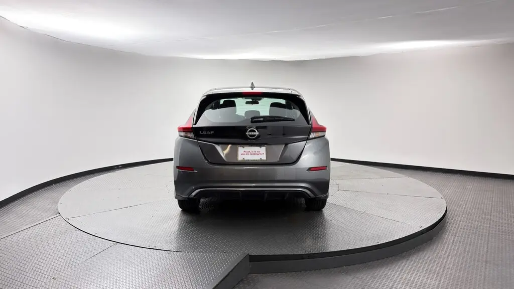 2025 NISSAN LEAF S photo 6