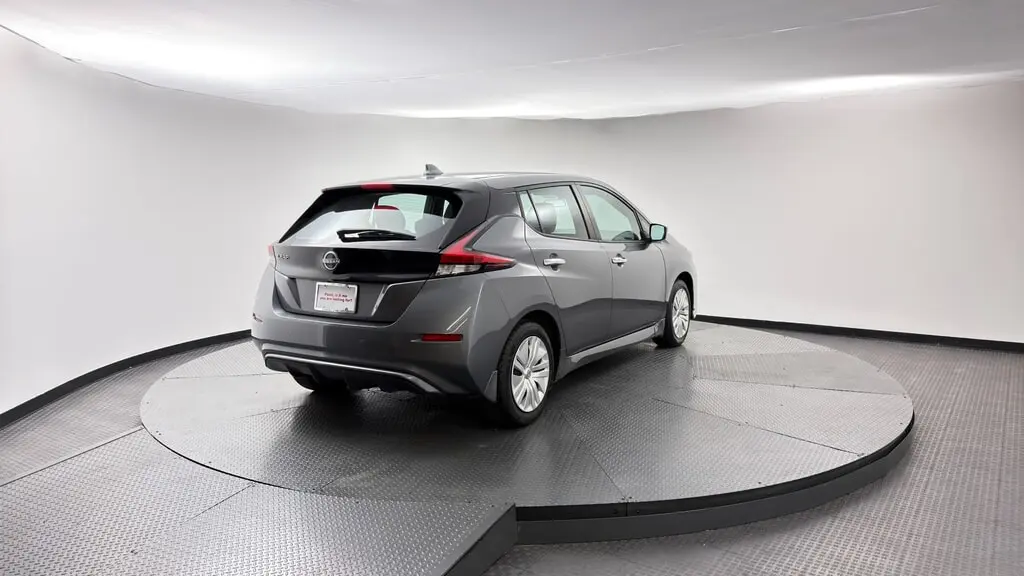 2025 NISSAN LEAF S photo 7