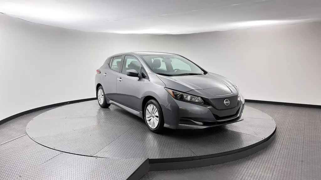 2025 NISSAN LEAF S photo 10