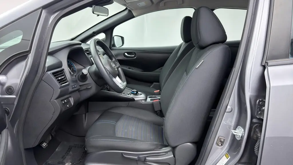 2025 NISSAN LEAF S photo 13