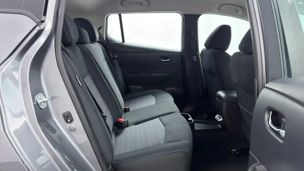 2025 NISSAN LEAF S photo 18