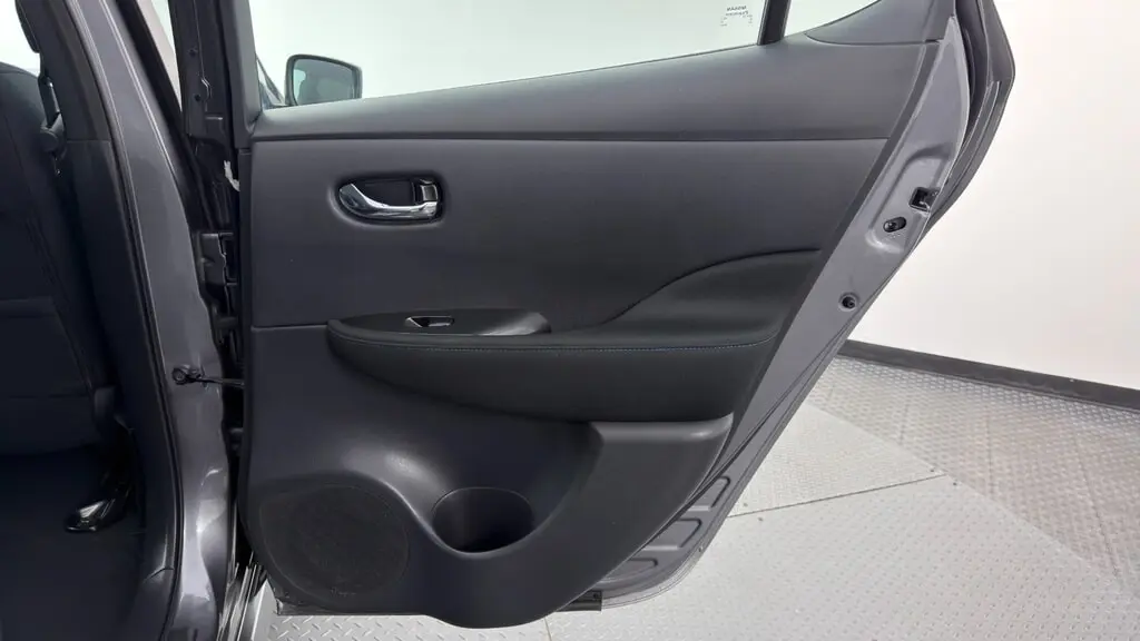 2025 NISSAN LEAF S photo 20