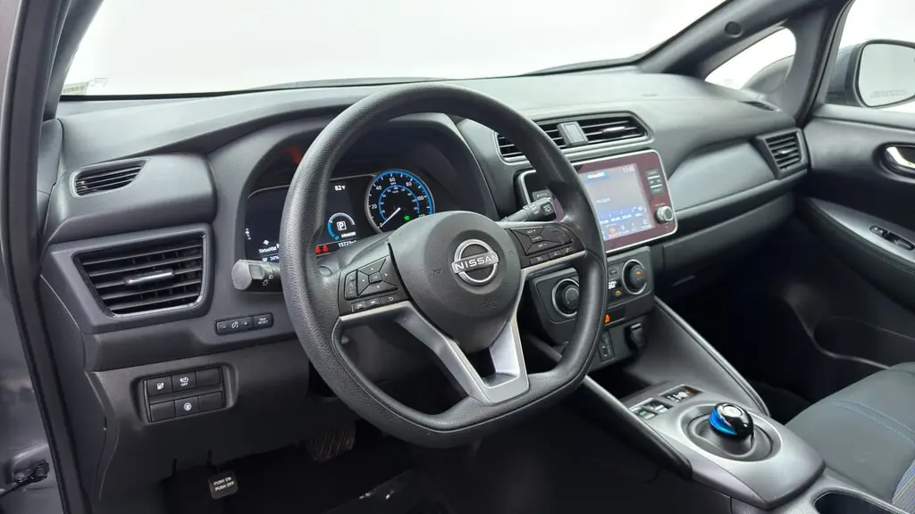 2025 NISSAN LEAF S photo 23