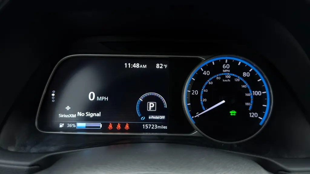2025 NISSAN LEAF S photo 26