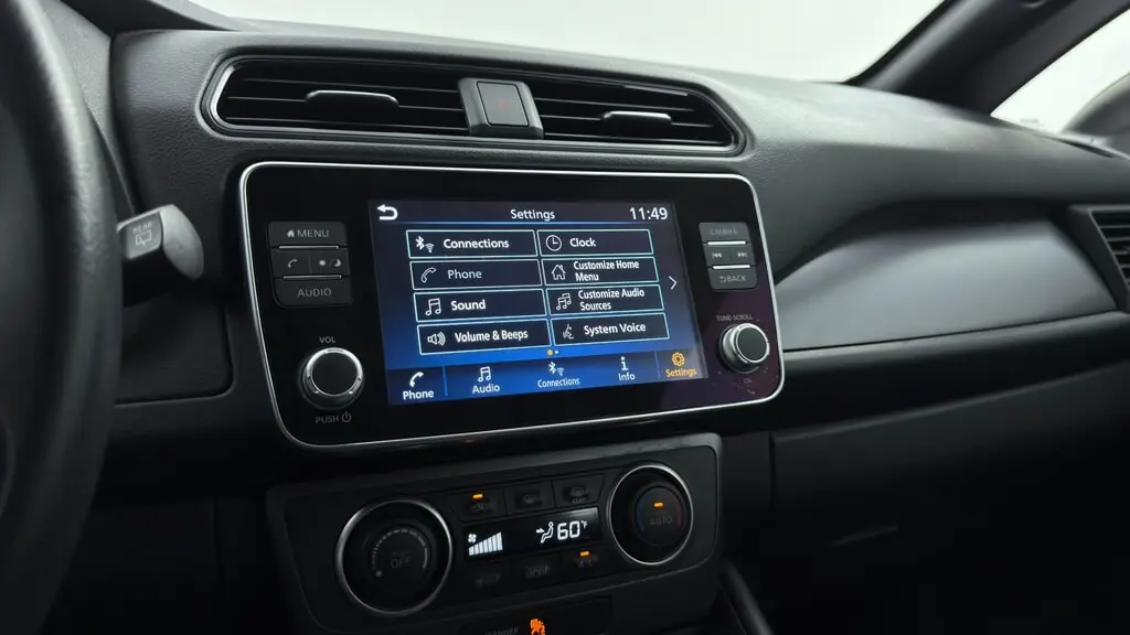 2025 NISSAN LEAF S photo 30