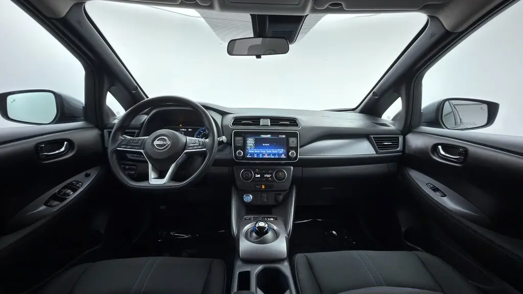 2025 NISSAN LEAF S photo 25