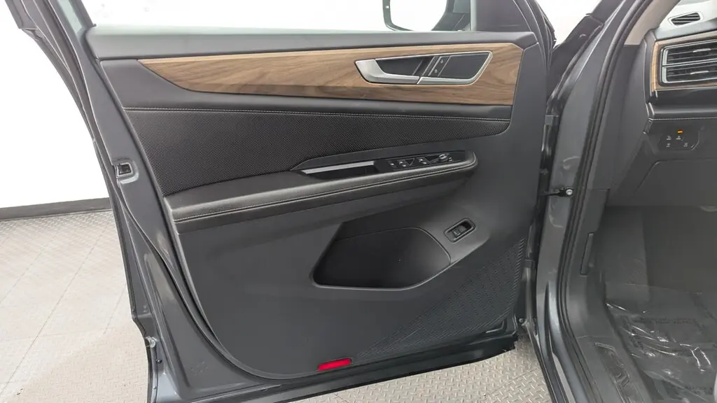 2025 VOLKSWAGEN ATLAS 2.0T SE W/TECHNOLOGY photo 12