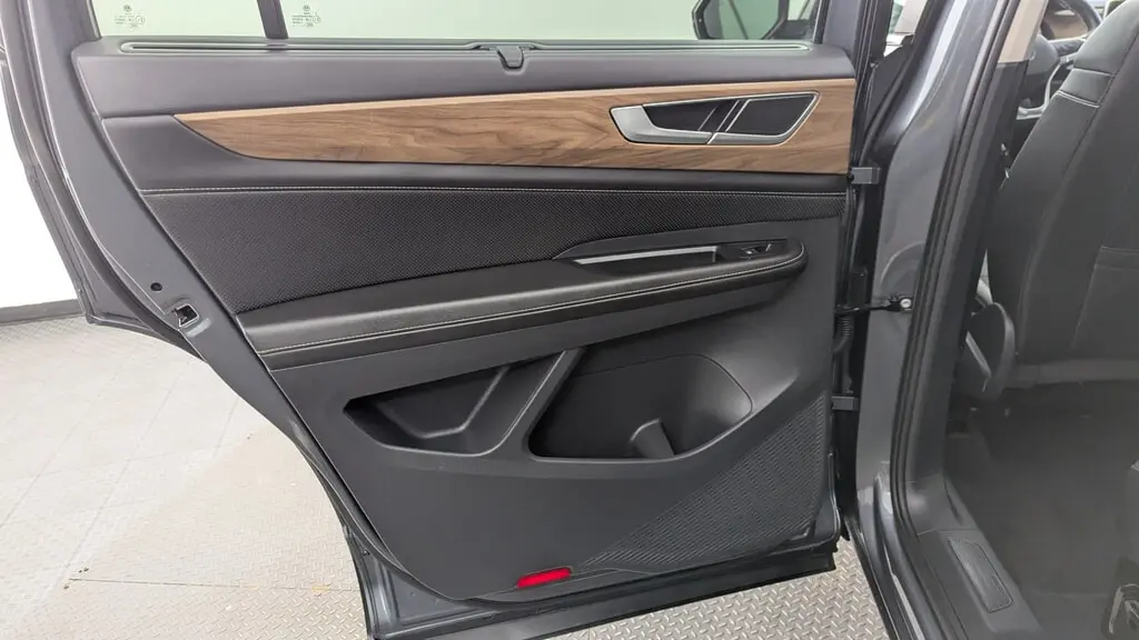 2025 VOLKSWAGEN ATLAS 2.0T SE W/TECHNOLOGY photo 15