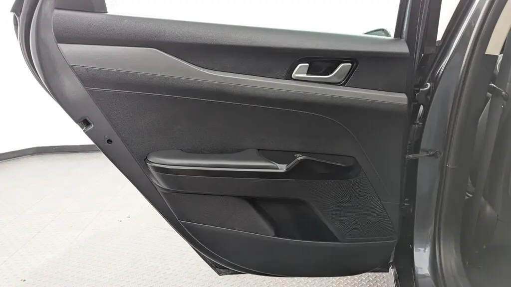 2023 KIA K5 LXS photo 15