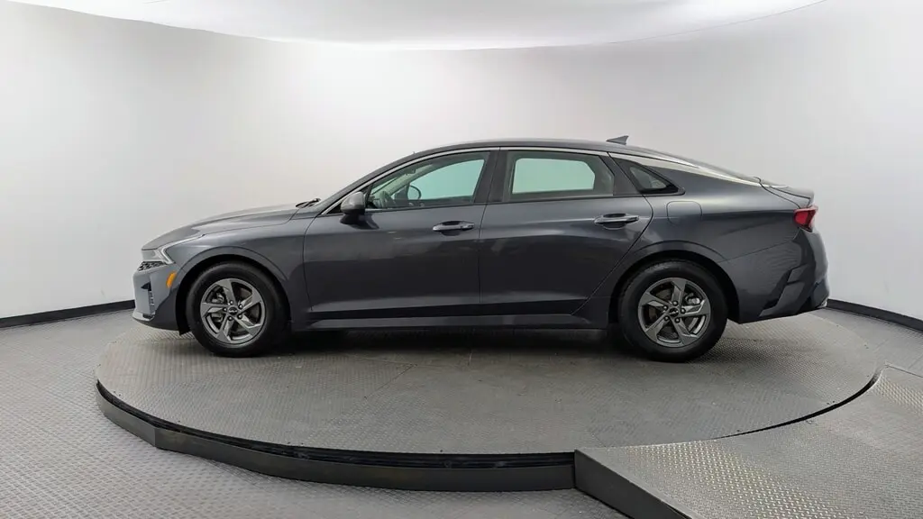 2023 KIA K5 LXS photo 2