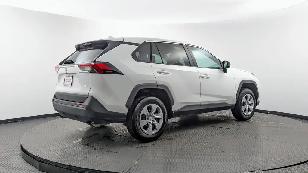 2025 TOYOTA RAV4 LE photo 7