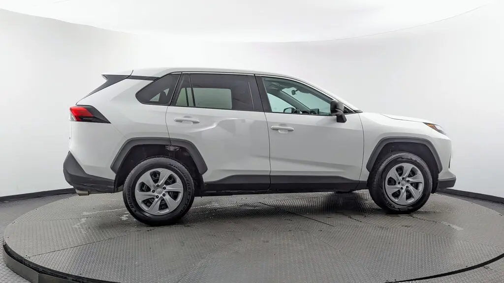 2025 TOYOTA RAV4 LE photo 8